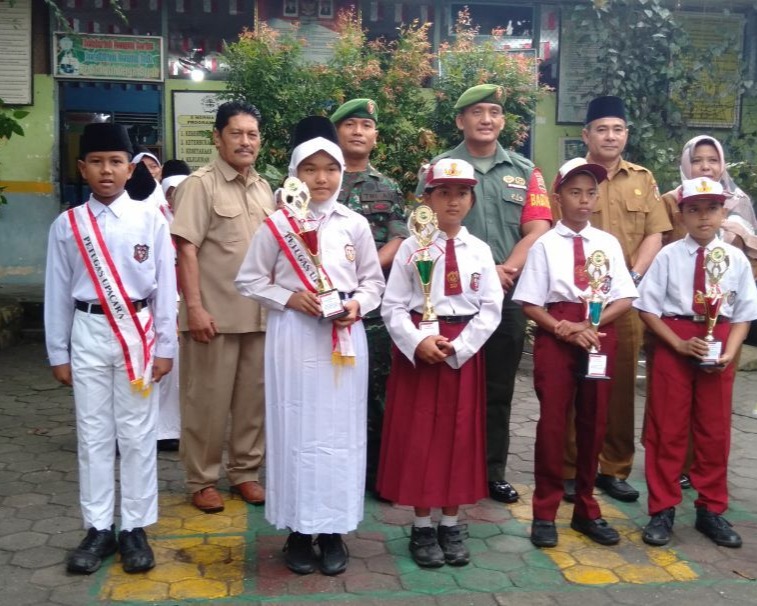 Babinsa Koramil 05/Sail Kodim 0301/Pekanbaru Menjadi Pembina Upacara Bendera di SD Negeri 108 Pekanbaru