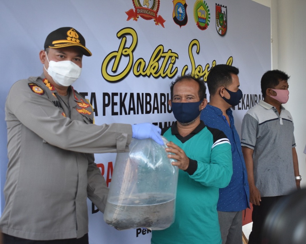 Peringati Hari Bhayangkara Ke-74, Polresta Pekanbaru Bersama Kodim 0301/PBR dan Pemerintah Kota Laksanakan Kegiatan Bakti Sosial