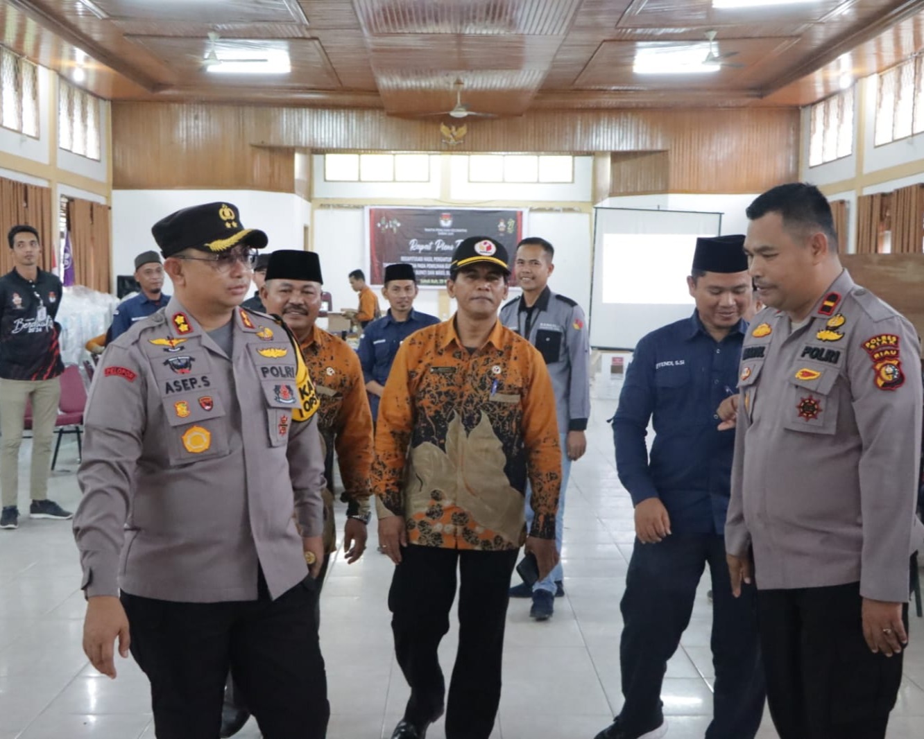 Pastikan Rapat Pleno Pilkada Berjalan Aman, Pamatwil dan Kapolres Siak Lakukan Peninjauan di Beberapa Kecamatan