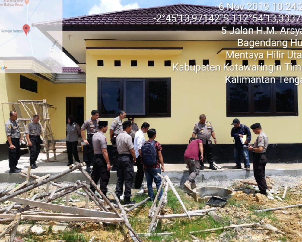 Karo Logistik Polda Kalteng Lakukan Peninjauan Pembangunan Mako Polsek Sungai Sampit