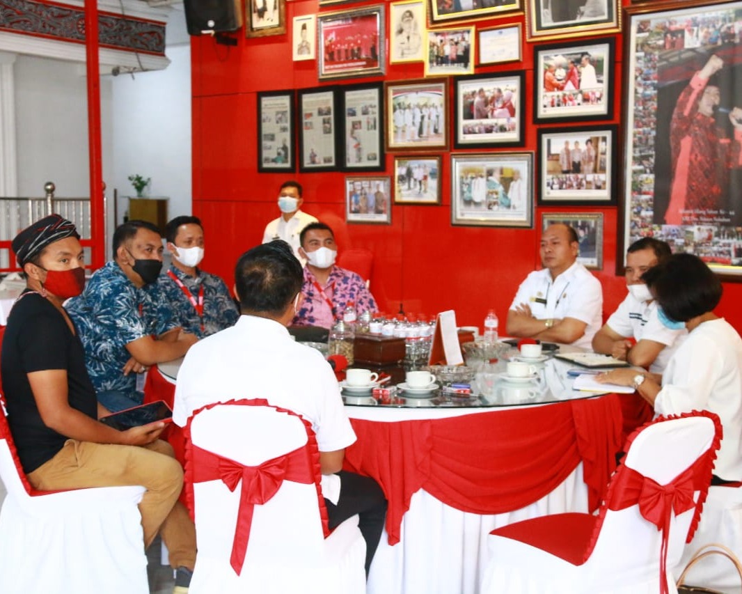 Bupati Taput: Produk Lokal Taput Harus Mendapat Tempat Yang Paling Strategis di Gerai Alfamart