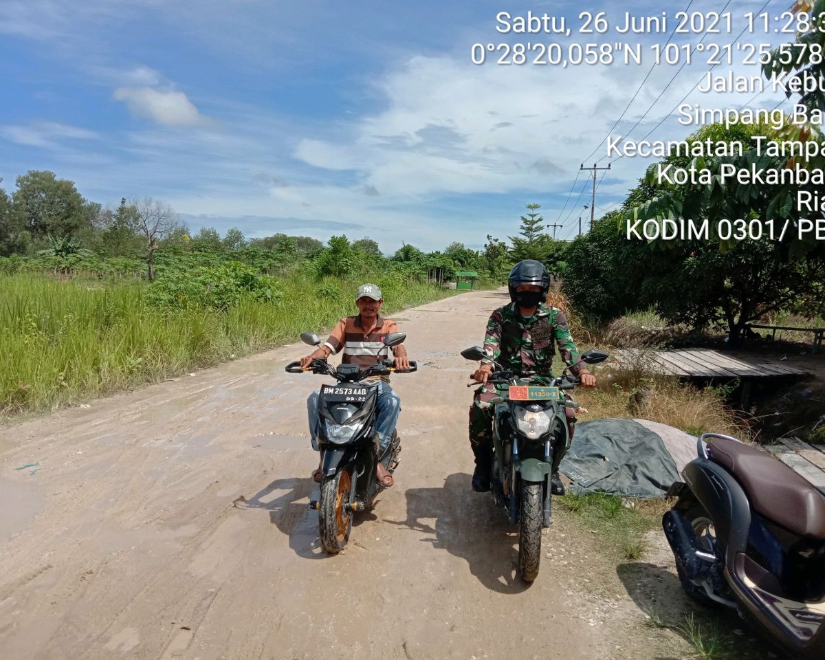 Antisipasi Karhutla, Babinsa Kodim 0301/PBR Laksanakan Patroli dan Sosialisasi Cegah Karhutla di Kelurahan Air Putih