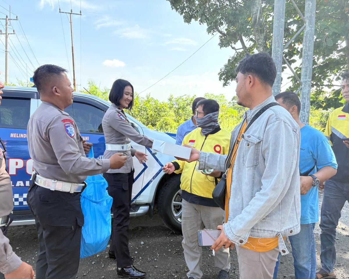 Jumat Barokah Ditlantas Polda Riau, Berbagi, Mengedukasi, Dan Menguatkan Kebersamaan Menjelang Operasi Zebra Lancang Kuning 2025