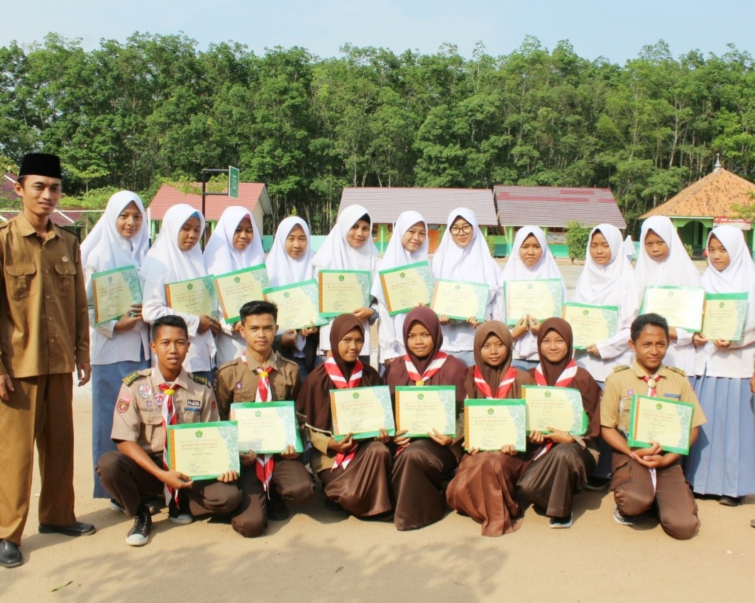 MAN 1 Tubaba Wisuda 21 Siswa Tahfizul Qur’an