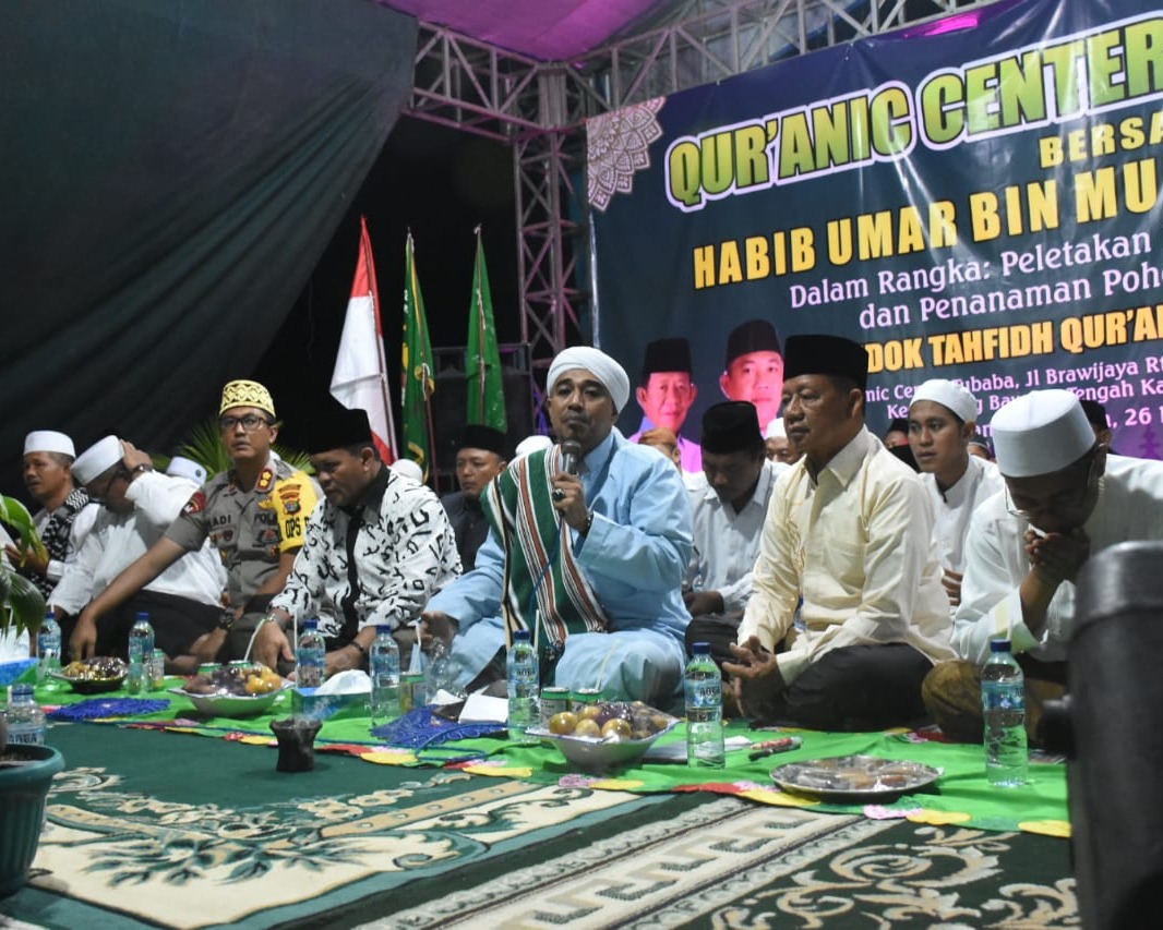 Dalam Rangka Peletakan Batu Pertama Asrama dan Penanaman Bibit Pohon Kurma Tropis, Yayasan Pondok Tahfidh Qur'anic Tubaba Laksanakan Sholawat Bersama