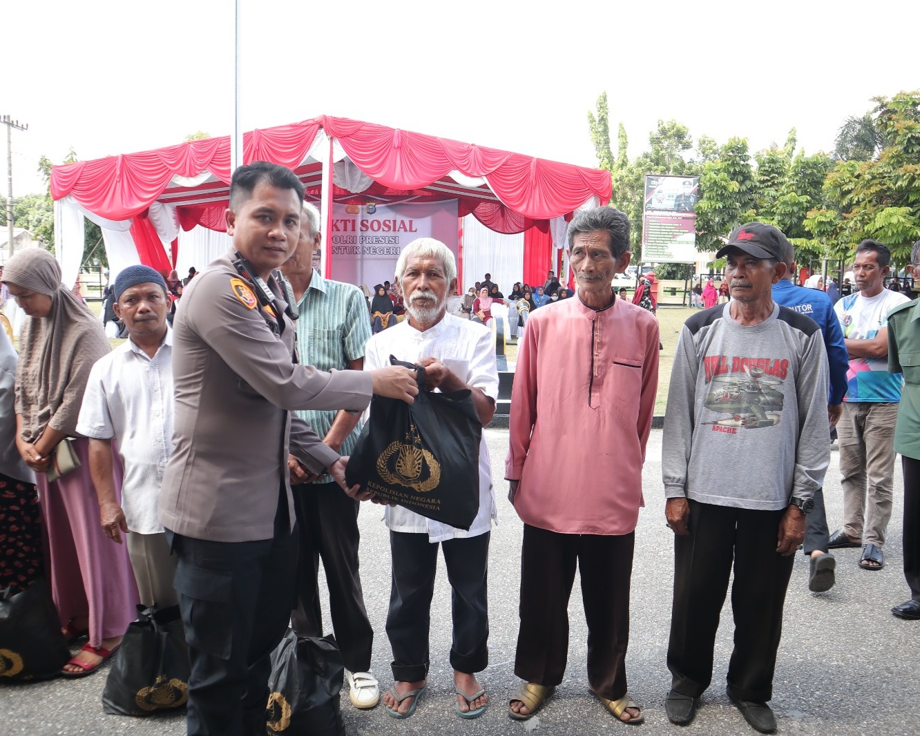  Polres Kampar Laksanakan Bakti Sosial Dalam Rangka Kunjungan Kerja Waka Polri Ke Provinsi Riau