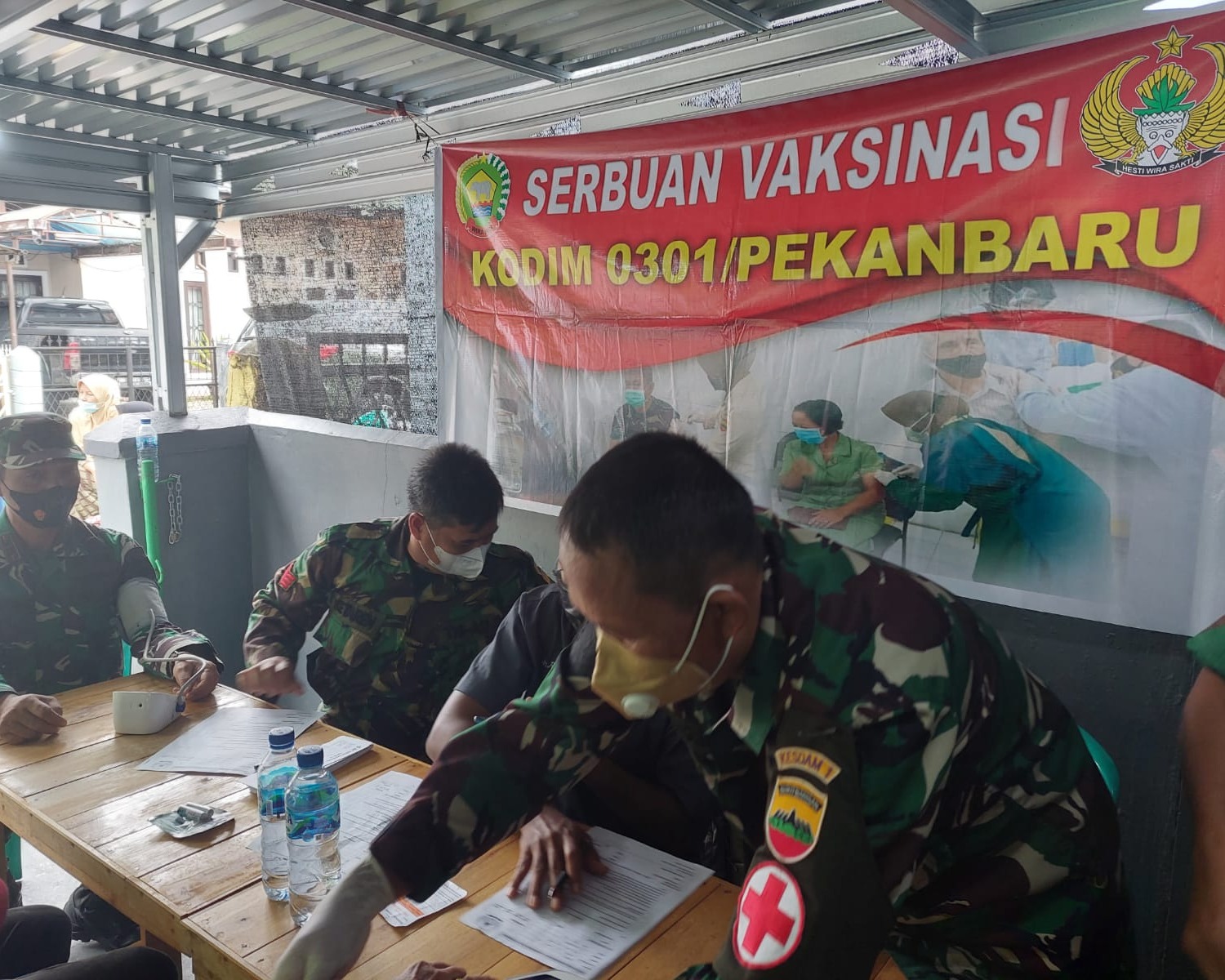 Dandim 0301/PBR Tinjau Langsung Pelaksanaan Serbuan Vaksinasi Kodim di Perum Beringin Indah