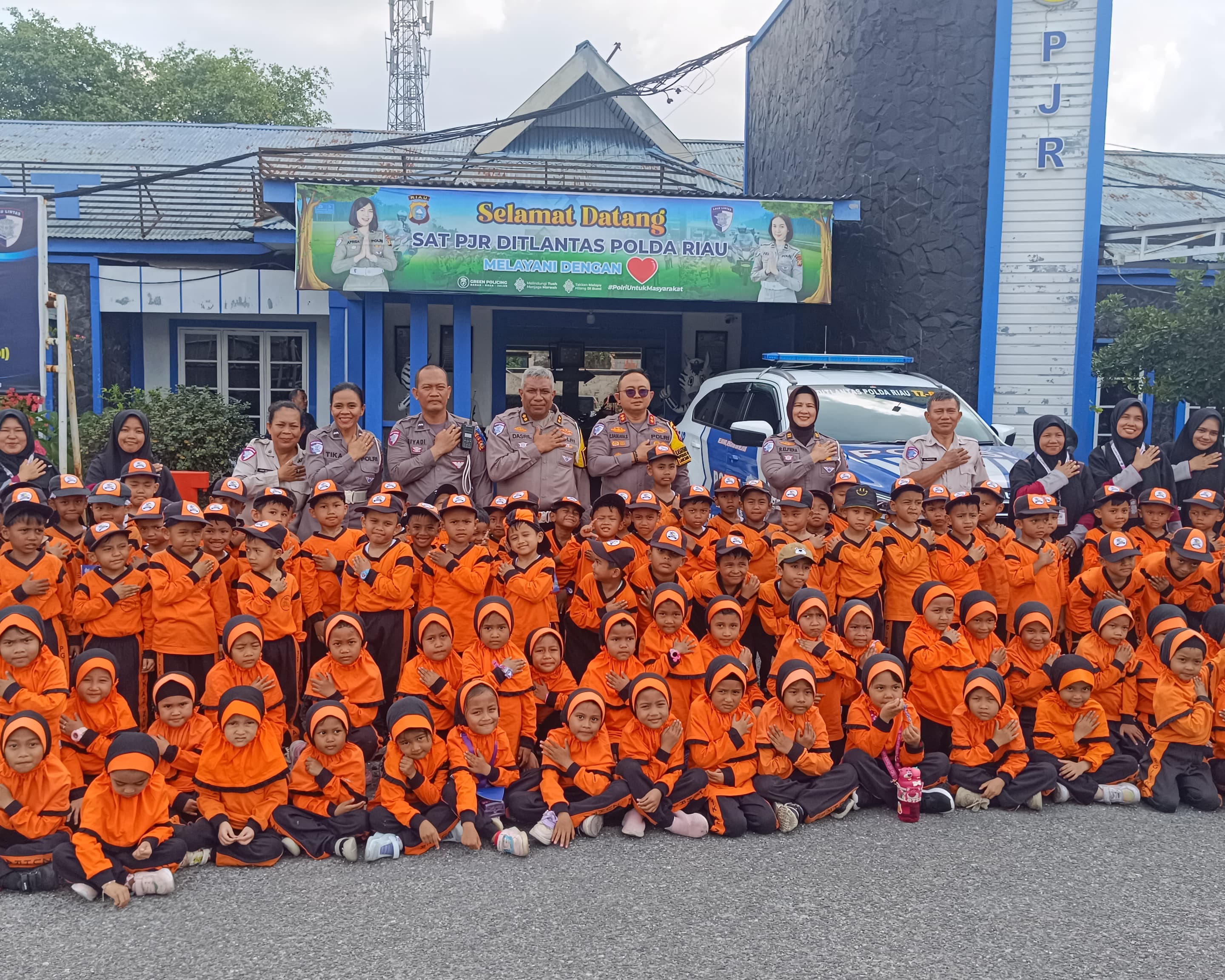 Tanamkan Kesadaran Tertib Lalu Lintas Sejak Dini, Ditlantas Polda Riau Gelar Polisi Sahabat Anak dan Green Policing