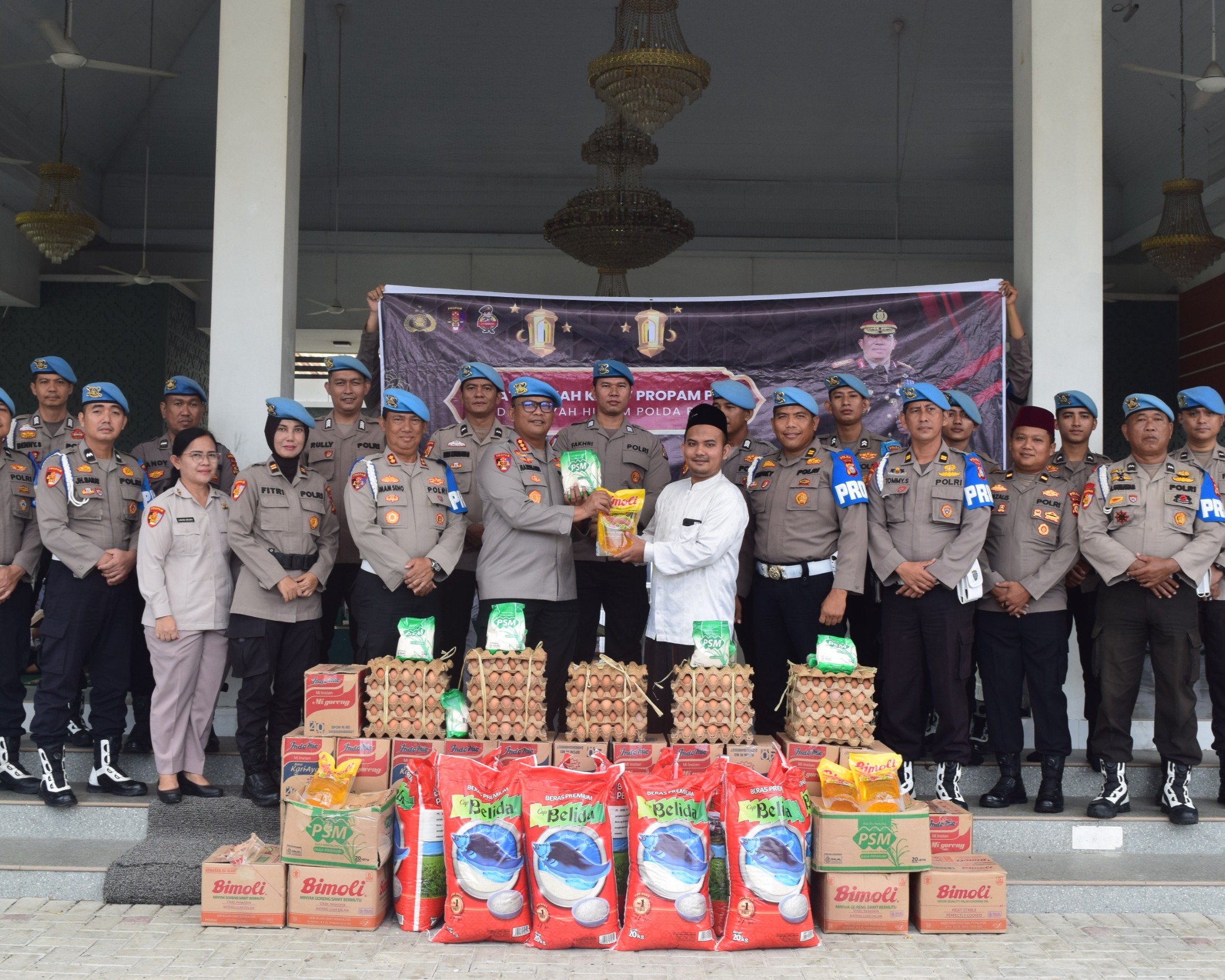 Bidpropam Polda Riau Gelar Bakti Sosial Di Pondok Pesantren Nurul Azhar