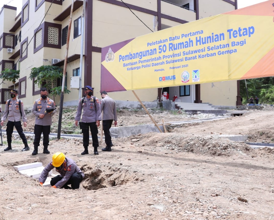 Gubernur Sulsel dan Kapolri Resmikan Pembangunan Rumah Polisi Korban Gempa Bumi di Sulbar