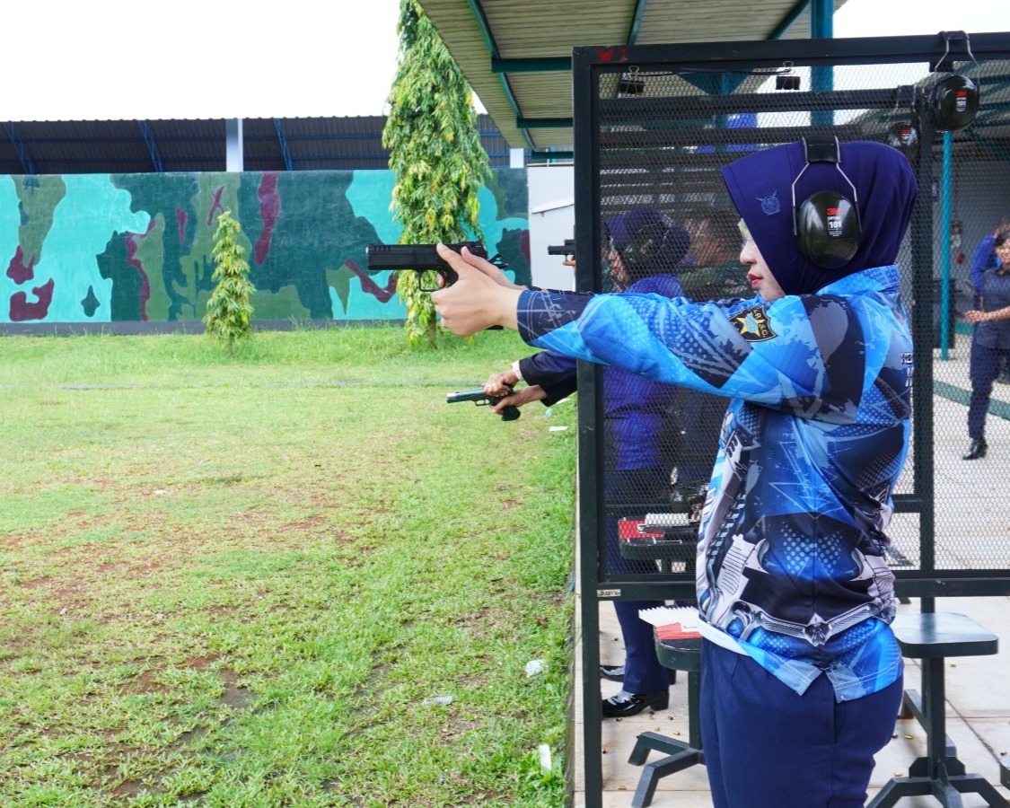 Tingkatkan Profesionalisme, Personel Makodau I Asah Kemampuan Latihan Menembak