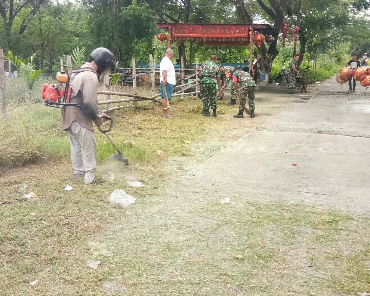 Sambut Imlek, Koramil 04/Limapuluh Kodim 0301/Pekanbaru Laksanakan Gotong Royong