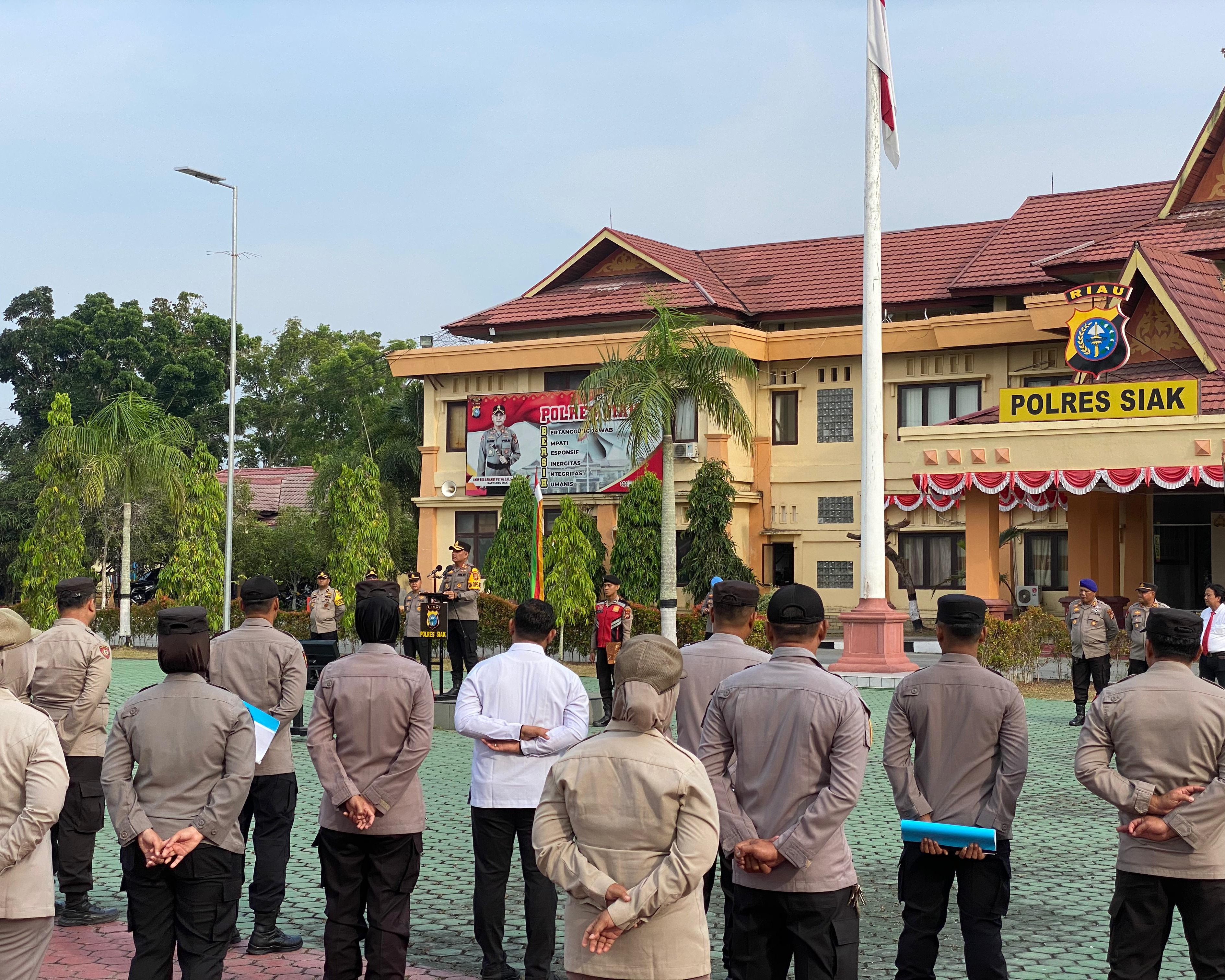 Kapolres Siak Pimpin Apel Pagi, Tegaskan Disiplin, Dukung SPPG, Dan Fokus Cegah Karhutla