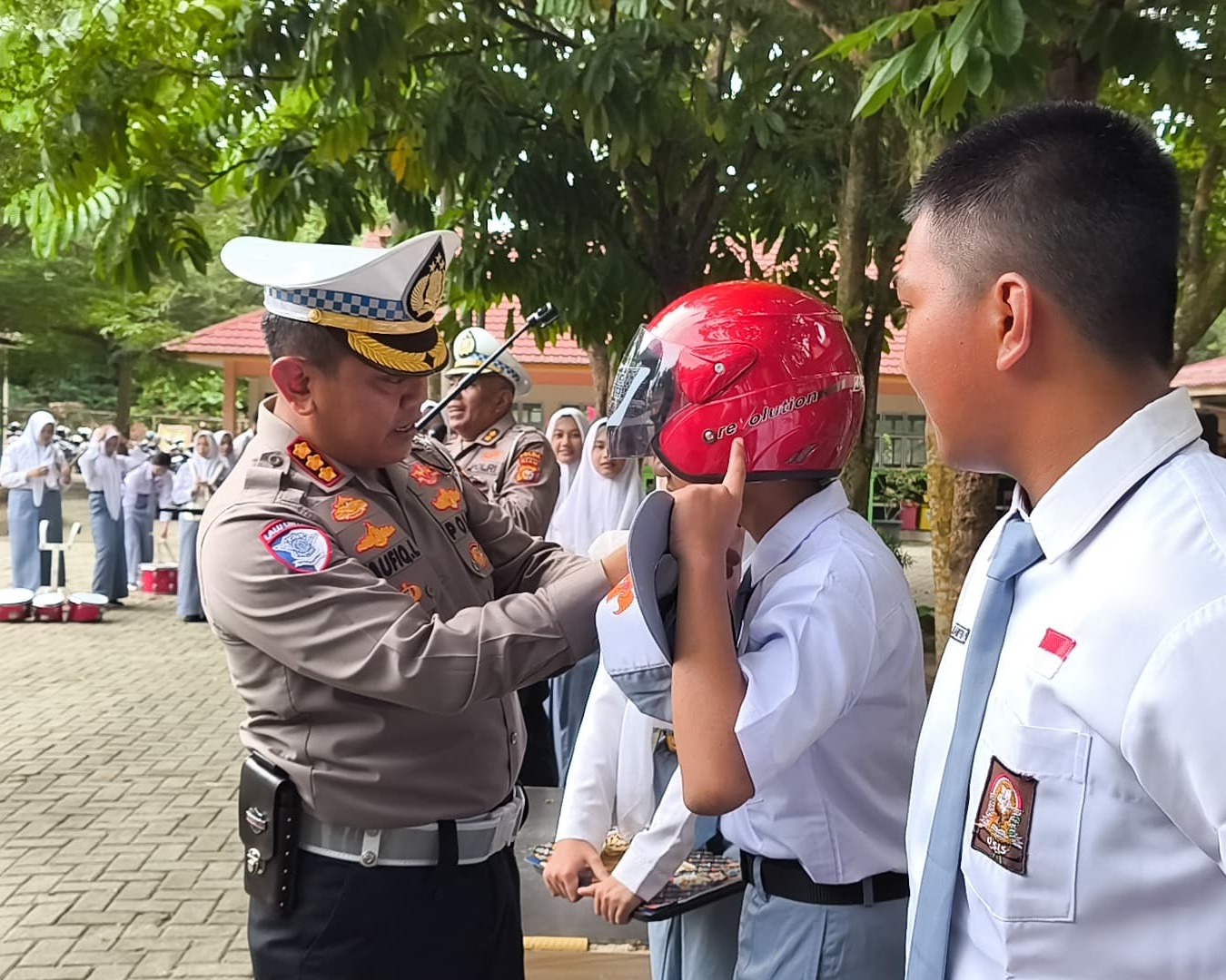 Dirlantas Polda Riau Pimpin Upacara Di SMKN 7 Pekanbaru, Sosialisasikan Tertib Lalu Lintas dan Green Policing