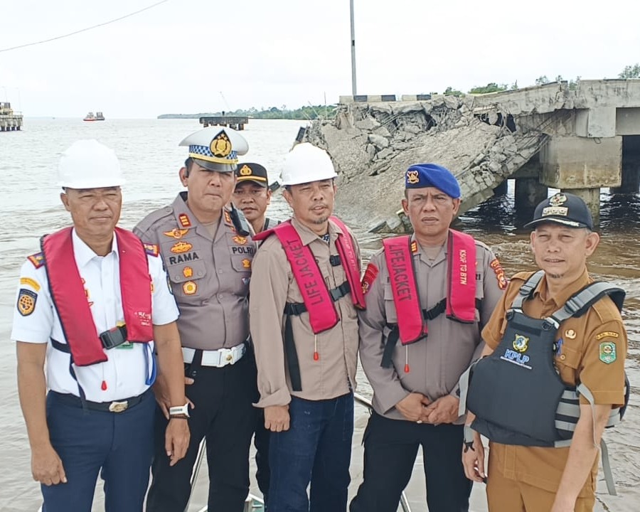 Trestle Pelabuhan Umum Tanjung Buton Ambruk, Polres Siak Lakukan Monitoring Dan Mitigasi Keselamatan