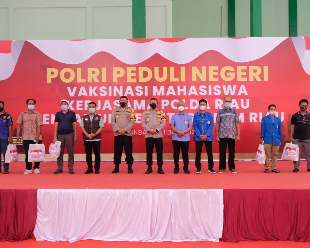 Polda Riau Bersama UIR Gelar Vaksinasi Bagi Mahasiswa, Kapolda: Kita Mulai Sesuatu Yang Penting Bagi Generasi Penerus Bangsa