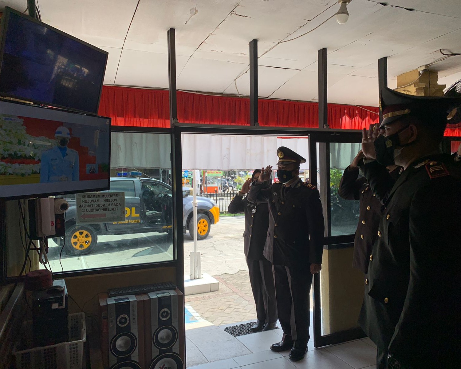 Peringatan Dirgahayu Kemerdekaan RI Ke-76, Polsek Limapuluh Polresta Pekanbaru Gelar Upacara Bendera Secara Virtual