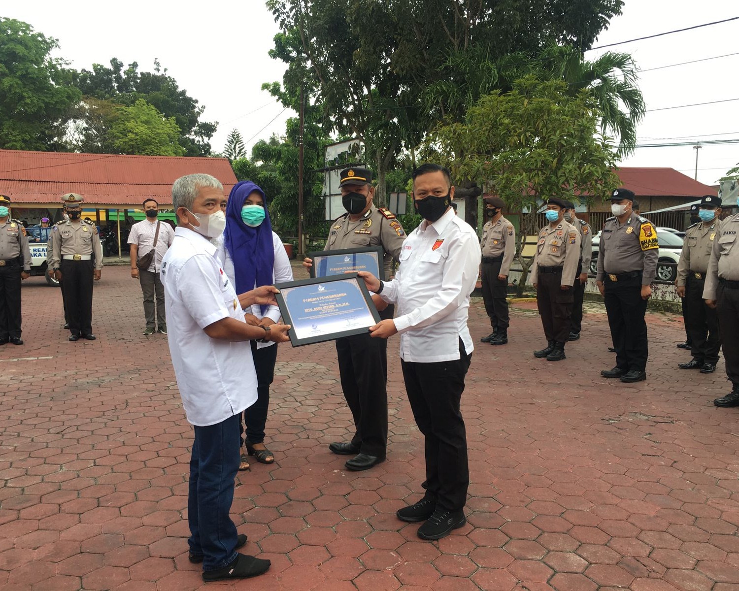 Polsek Bukit Raya Terima Piagam Penghargaan Dari Lembaga Bantuan Perlindungan Perempuan dan Anak Riau