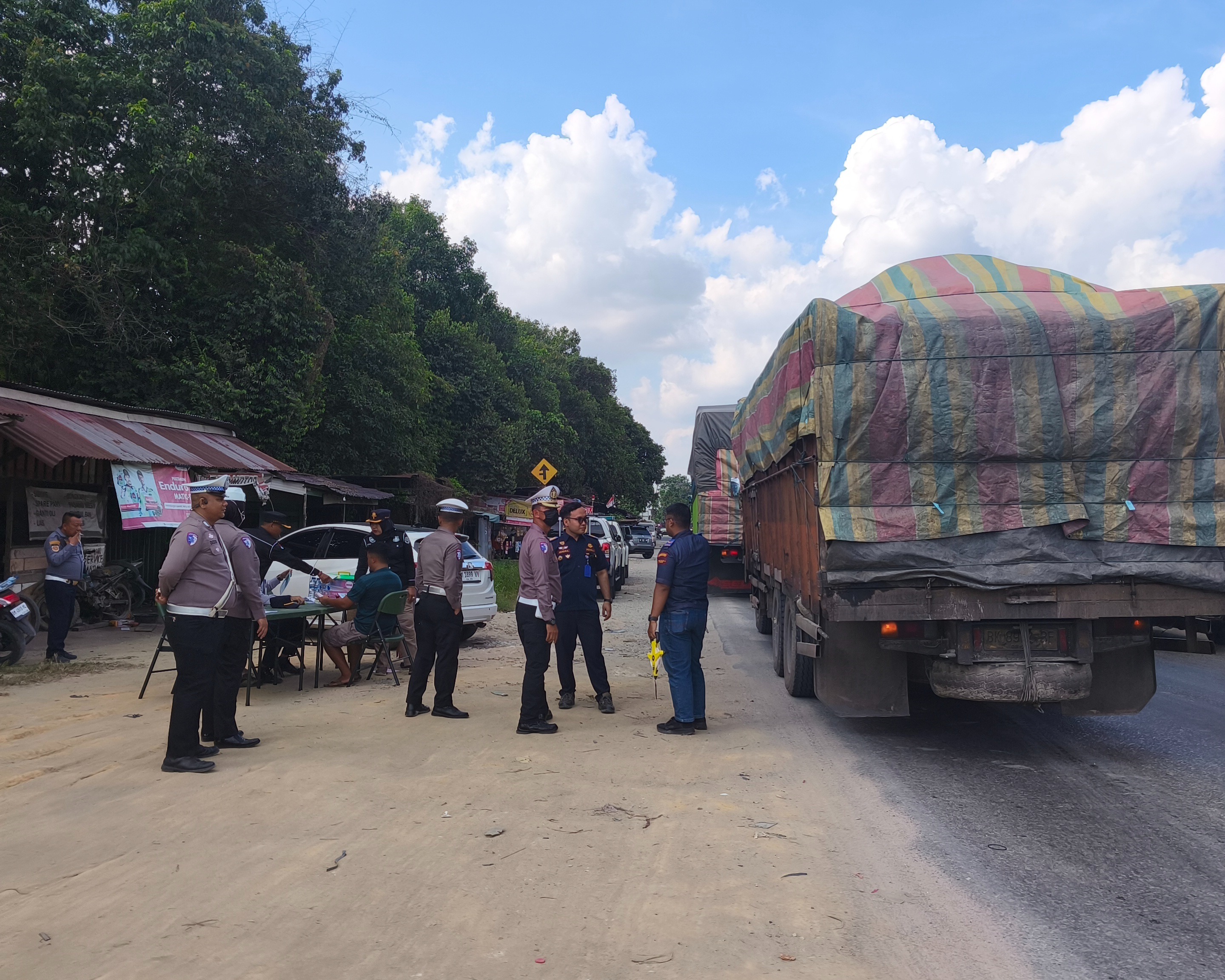 Cegah Kecelakaan, Ditlantas Polda Riau Bersama BPTD Gelar Razia Dan Ramp Check Kendaraan Angkutan di Pekanbaru