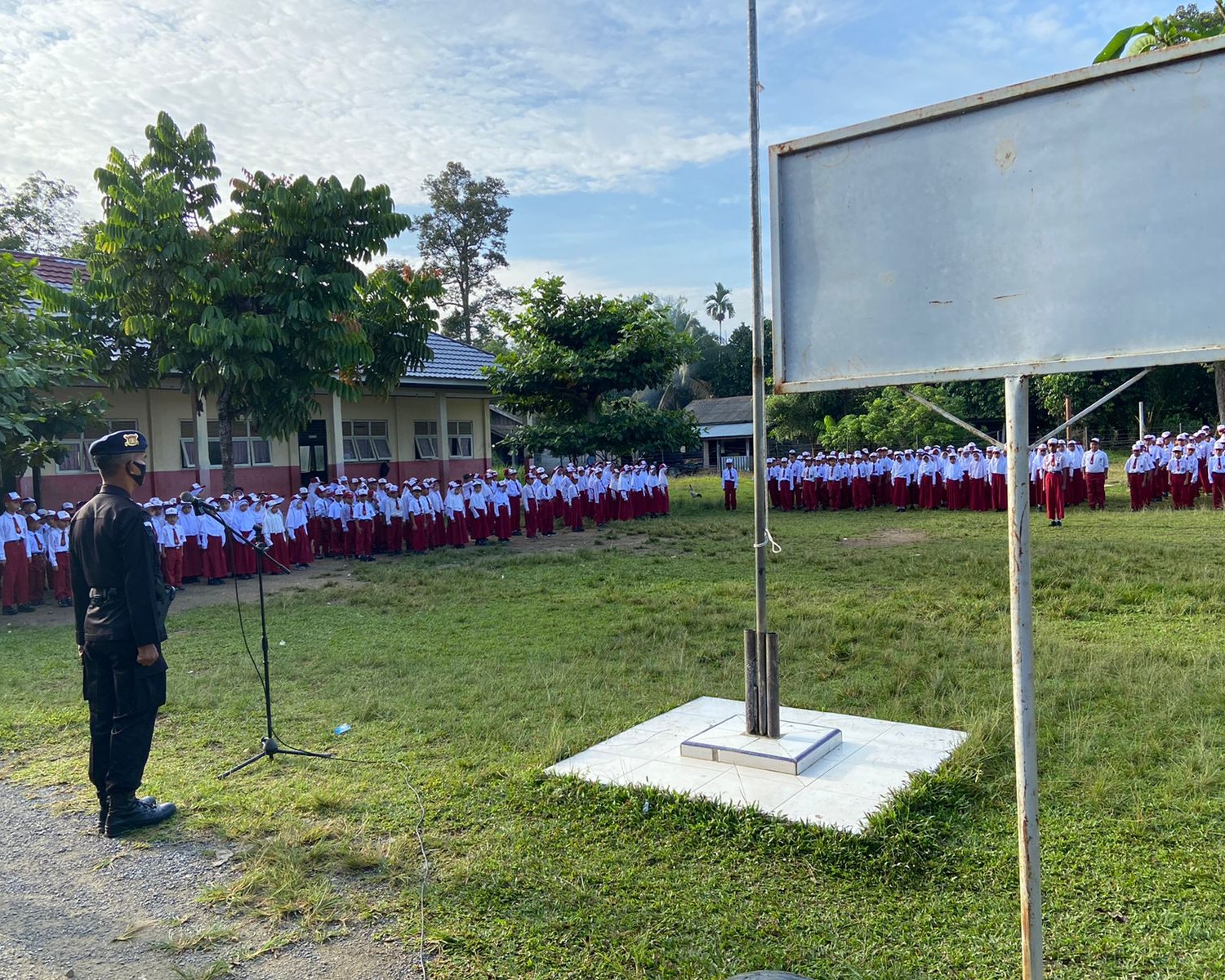 Brimob School To School Sosialisasi Tentang Kenakalan Remaja Di SDN 3 Belimbing