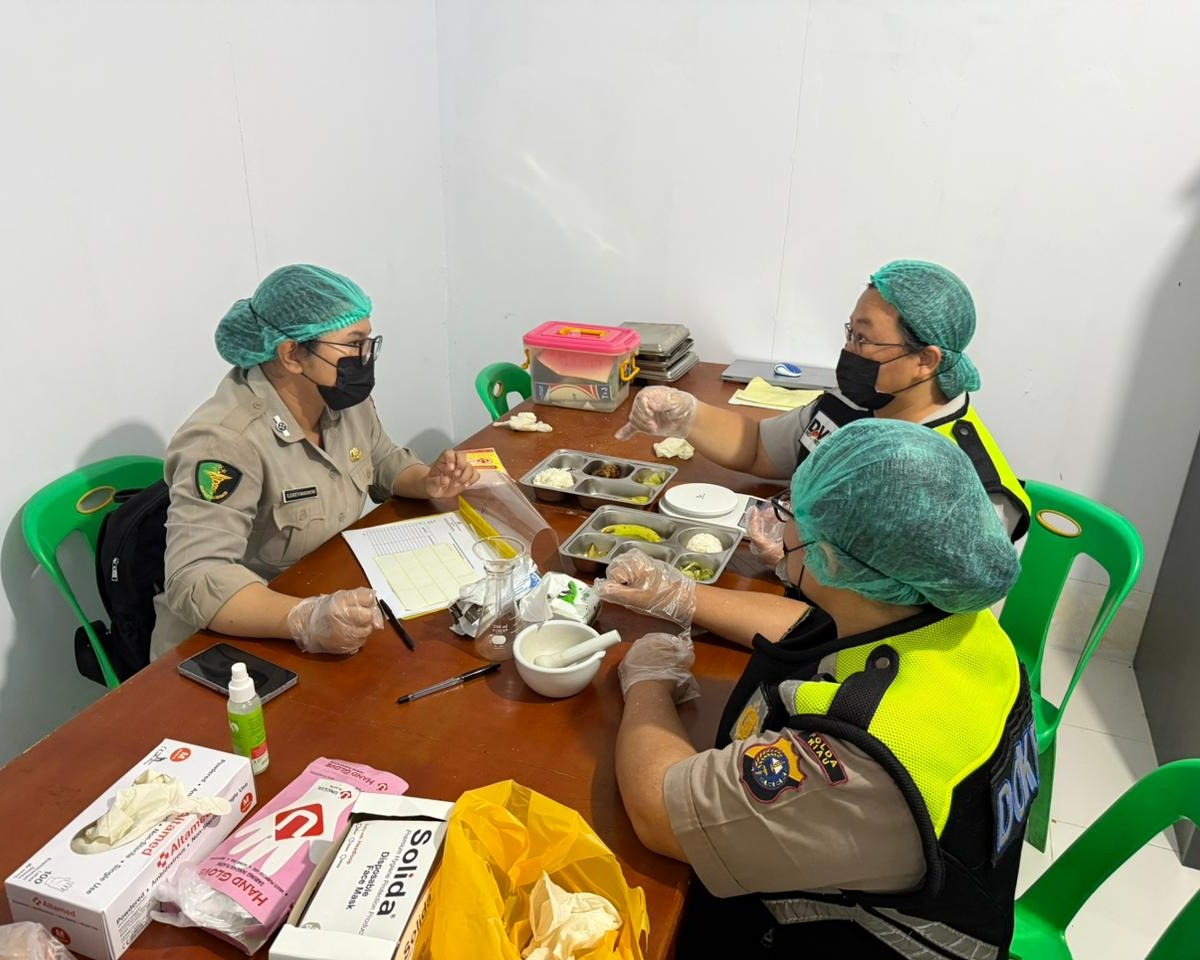 Tim Dokkes Polda Riau Periksa Food Safety Di Dapur SPPG Kemala Bhayangkari Polres Siak