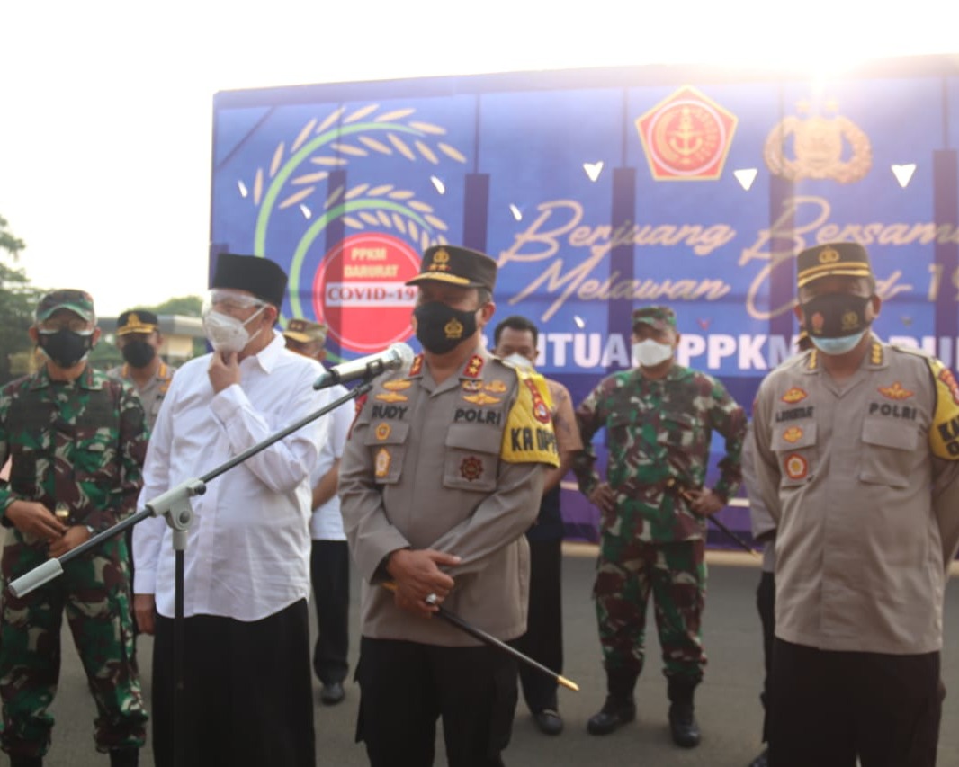 Gubernur Banten Bersama Kapolda Banten dan Danrem 064/MY Lepas Bantuan PPKM Darurat