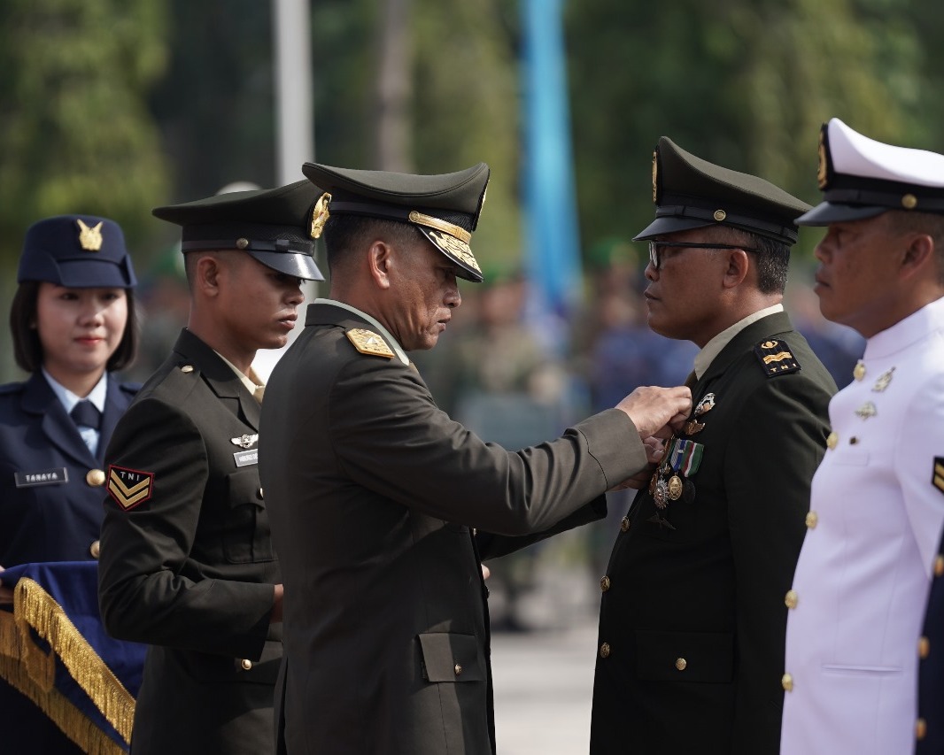 Kodam XIX/Tuanku Tambusai Gelar Upacara Peringatan HUT Ke-80 TNI Di Halaman Kantor Gubernur Riau