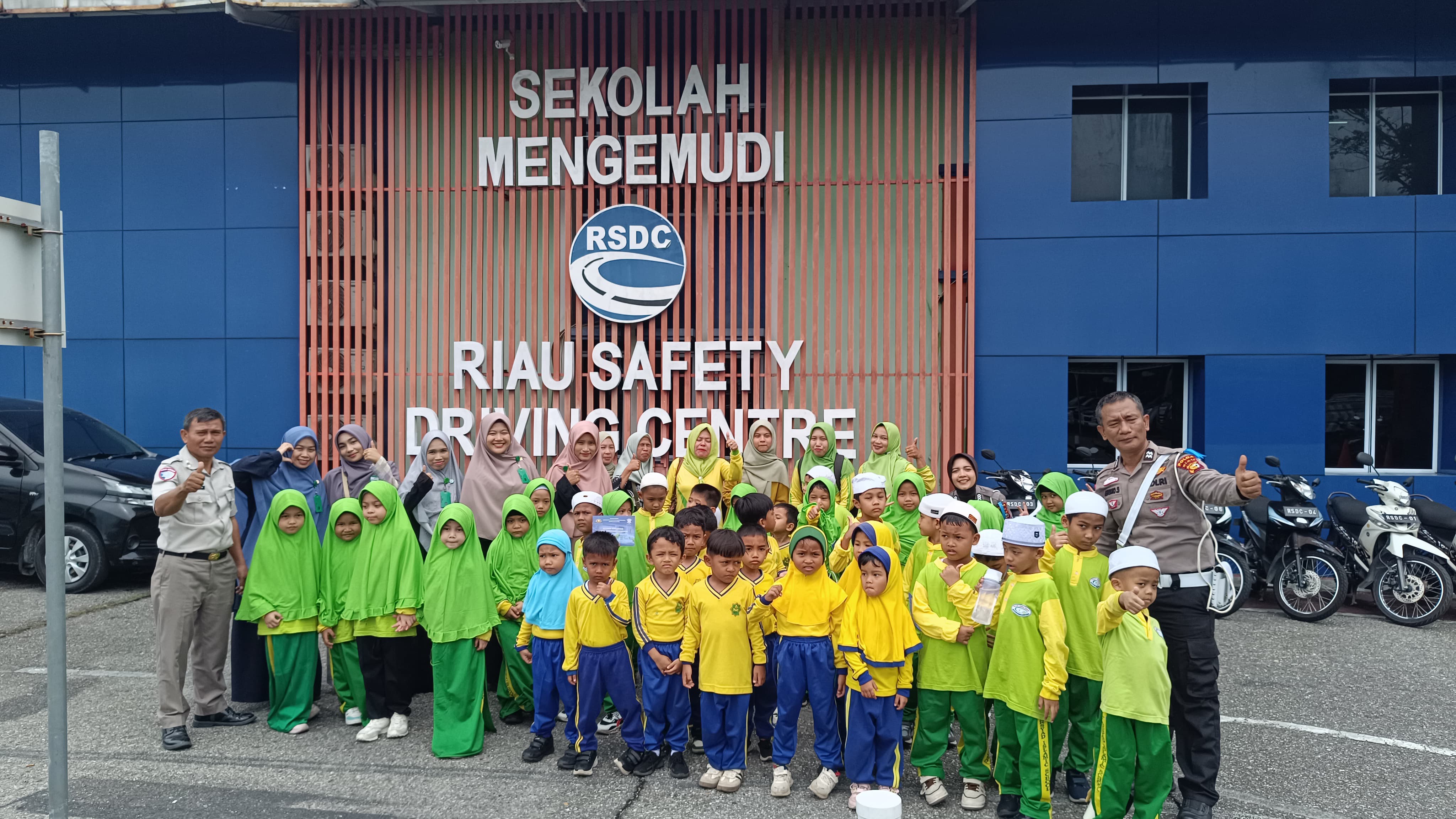 Ditlantas Polda Riau Gelar 'Polisi Sahabat Anak Dan Green Policing', Dukung Operasi Zebra Lancang Kuning 2025 di Taman Lalu Lintas Rumbai