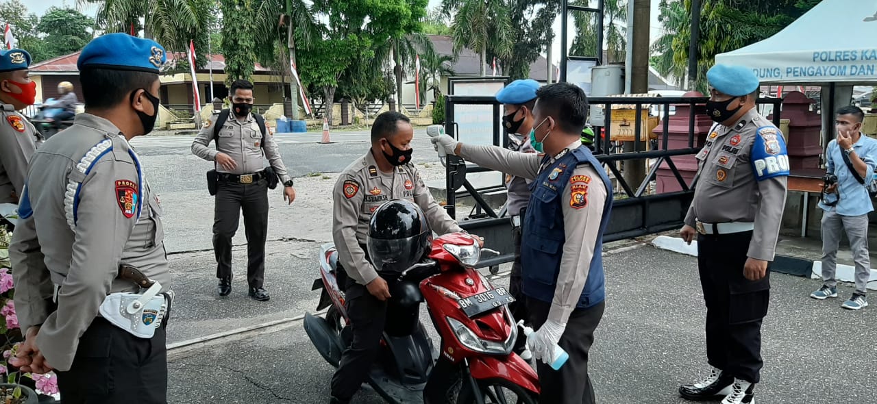 Antisipasi Penyebaran Covid-19, Polres Kampar Lakukan Razia Penggunaan Masker Bagi Anggotanya