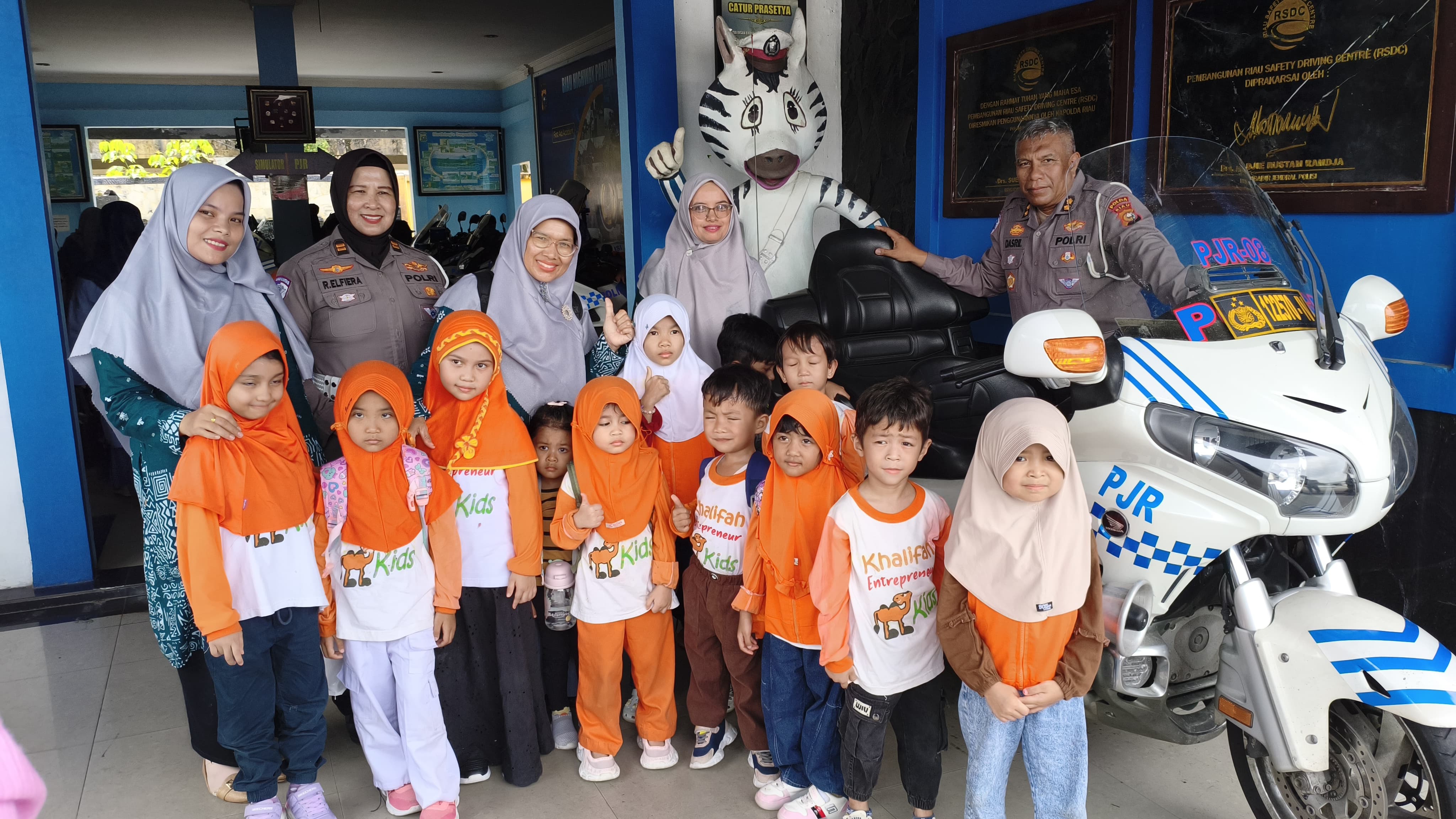 Ditlantas Polda Riau Tanamkan Budaya Tertib Lalu Lintas Dan Cinta Lingkungan Sejak Usia Dini