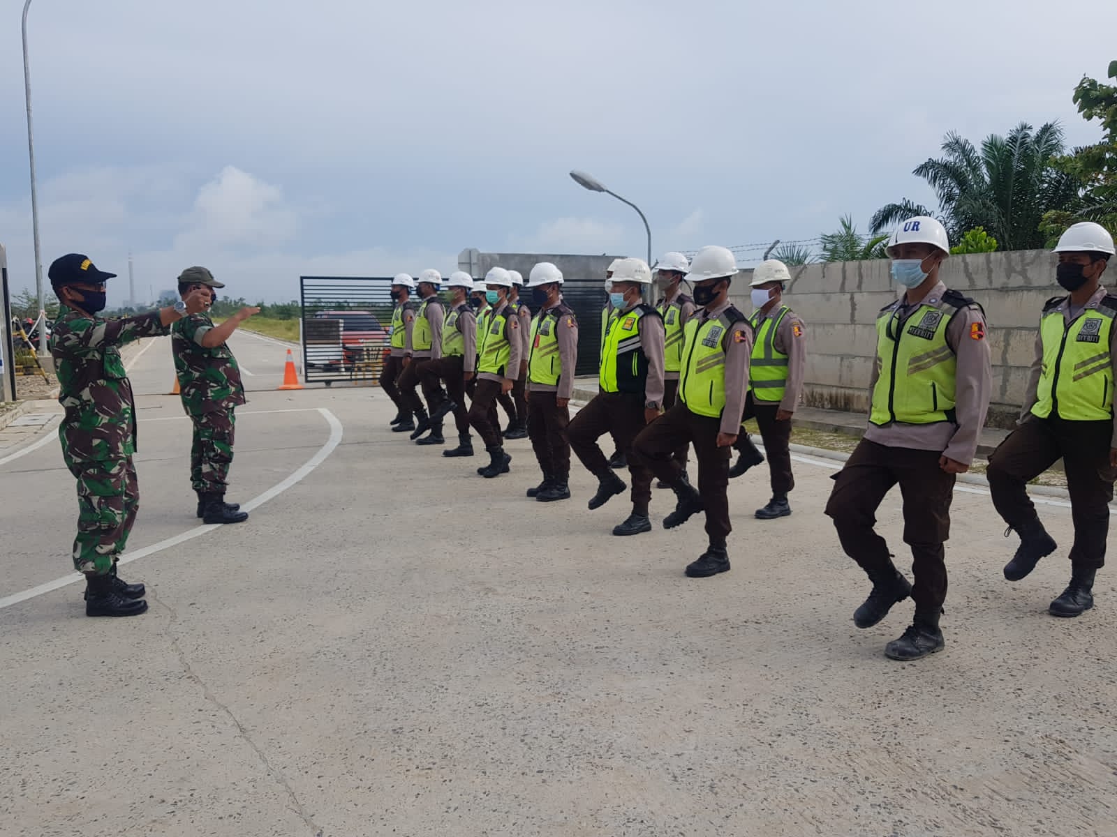 Tanamkan Disiplin, Personil Kodim 0301/PBR Laksanakan Pembekalan PBB Kepada Satpam