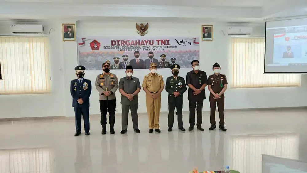 Dandim 0301/PBR Bersama Forkompinda Kota Pekanbaru Ikuti Upacara Memperingati Dirgahayu TNI Ke-76 Secara Virtual