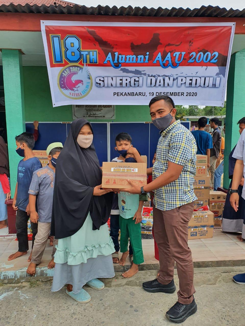 Bersempena Usia Ke-18, Alumni AAU 2002 Gelar Bakti Sosial Berikan Bantuan Kepada Panti Asuhan