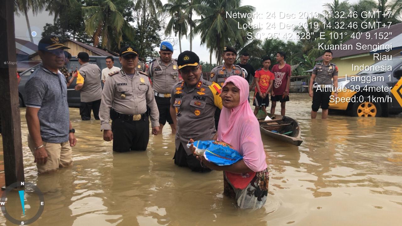 Kembali Datangi Lokasi Banjir di Desa Pau Angit Pangean, Kapolres Kuansing : Himbau Masyarakat Untuk Lebih Waspada