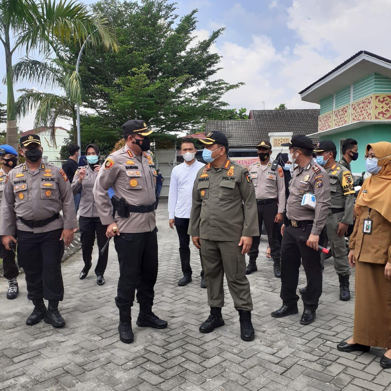 Siapkan 20 Unit Armada, Polda Riau Gelar Door To Door Lakukan Vaksinasi Kepada Masyarakat