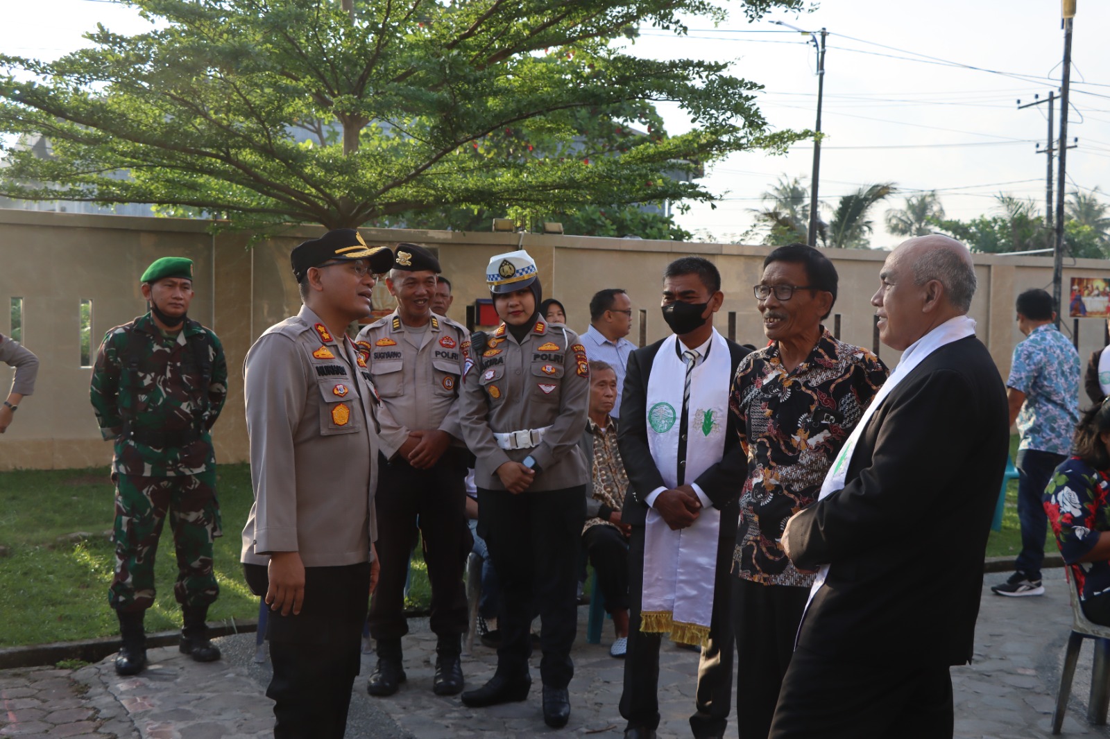 Polres Dumai Beserta Jajaran Polsek Laksanakan Pengamanan Di 74 Gereja Dalam Rangka Perayaan Kenaikkan Isa Al-Masih