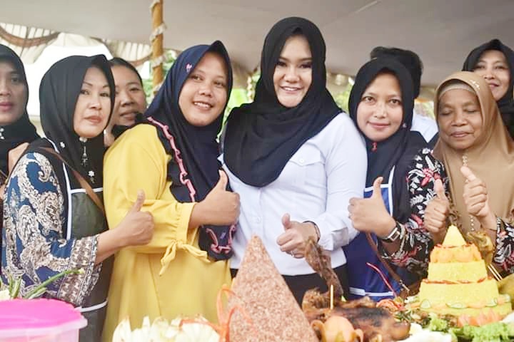 Bupati Kendal Mirna Annisa Hadiri Festival Sewu Tumpeng