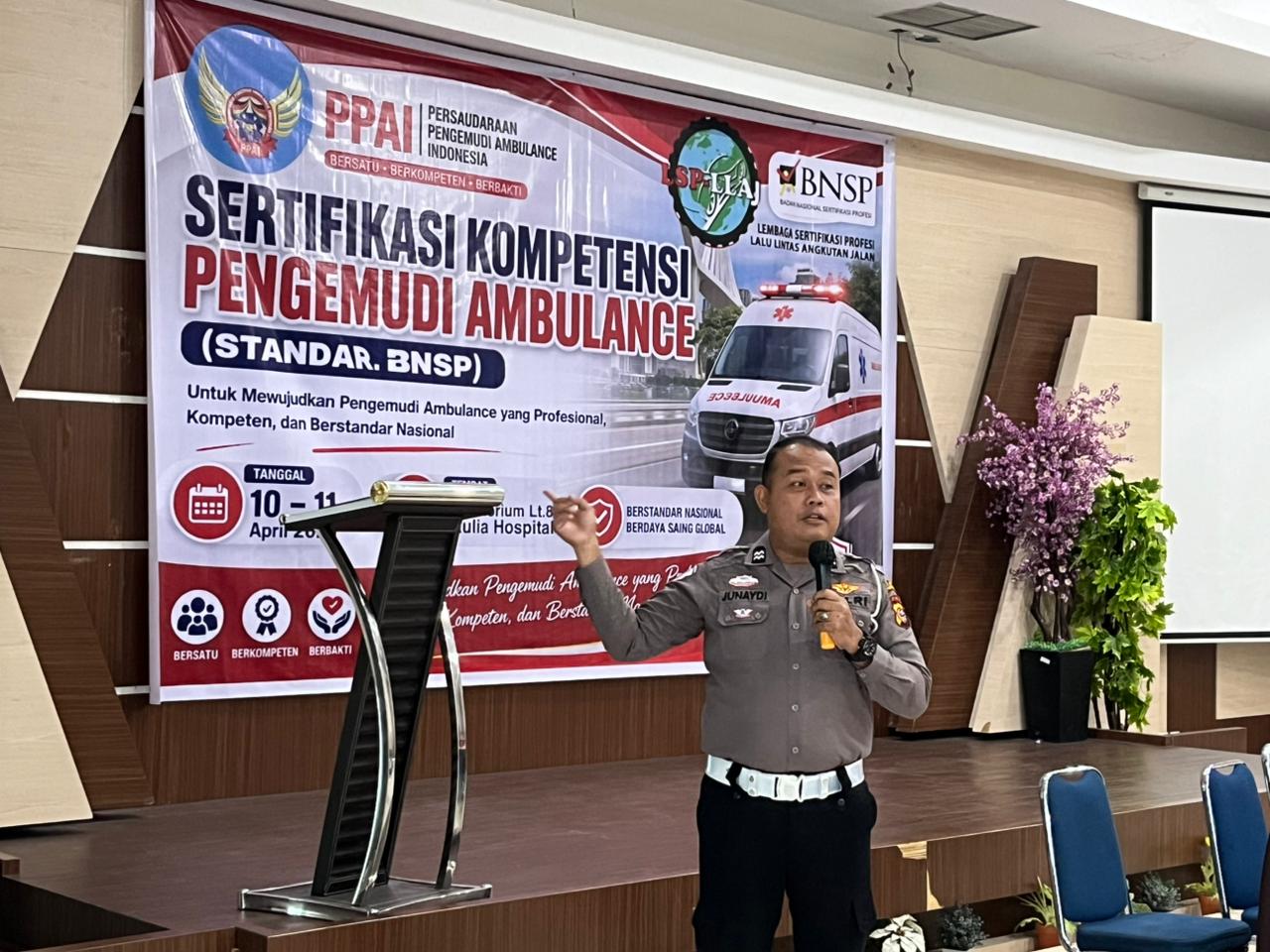 Satlantas Polres Kampar Gelar Sosialisasi Etika Lalu Lintas Kepada Driver Ambulans Di Aulia Hospital Pekanbaru