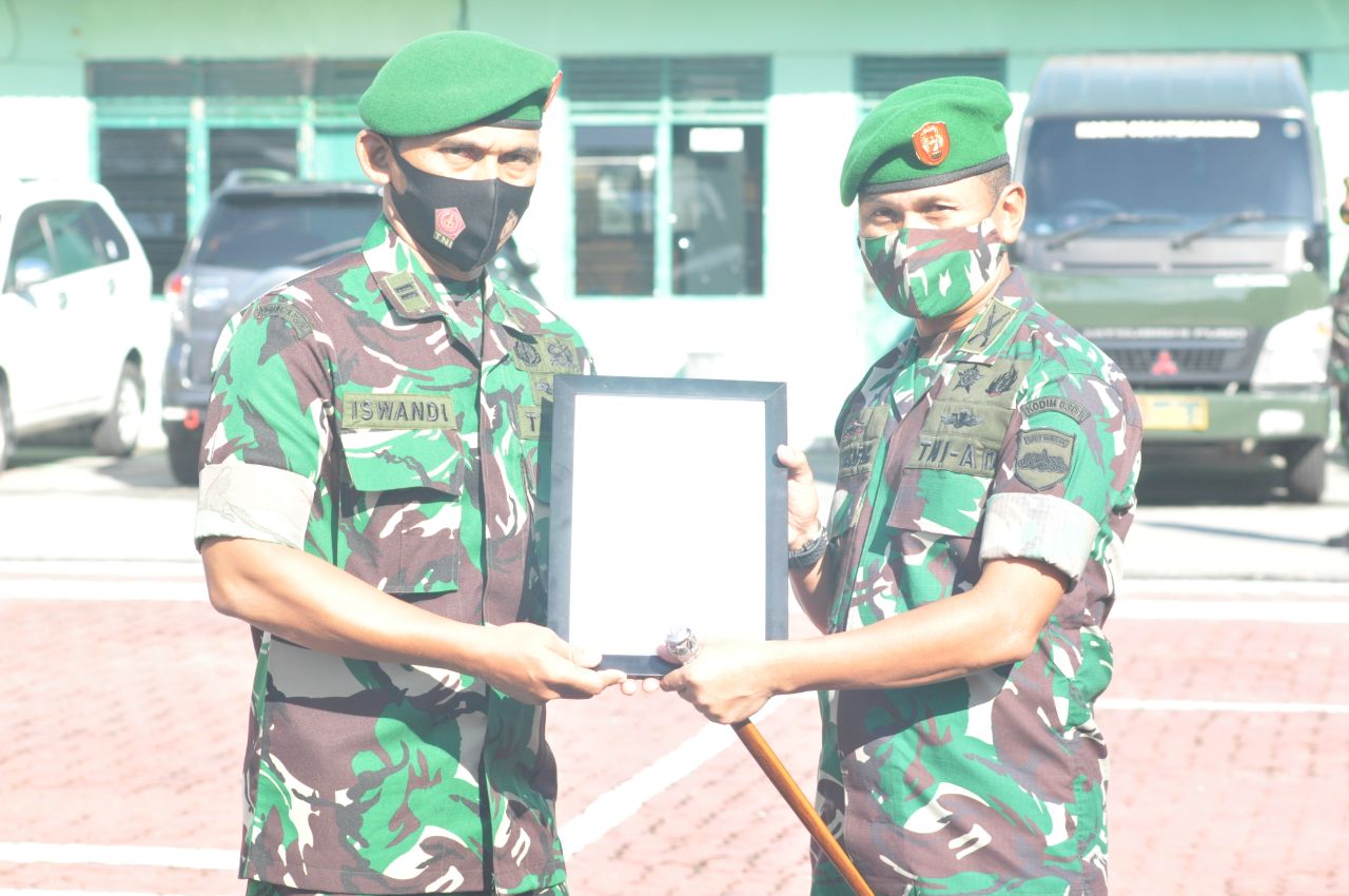 Kodim 0301/PBR Gelar Upacara Korps Raport Pindah Tugas Satuan Perwira