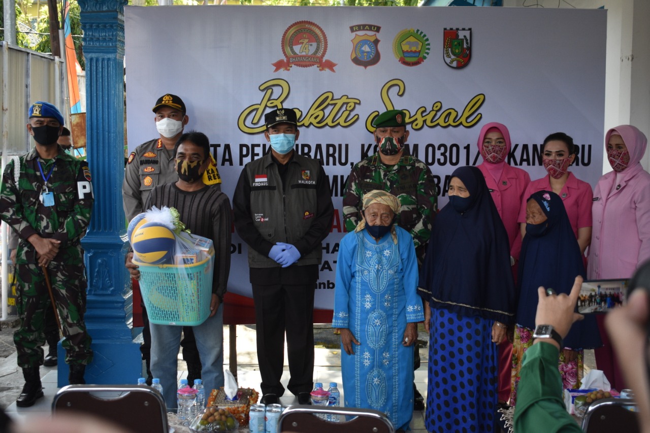 Peringati Hari Bhayangkara Ke-74, Polresta Pekanbaru Bersama Kodim 0301/PBR dan Pemerintah Kota Laksanakan Kegiatan Bakti Sosial