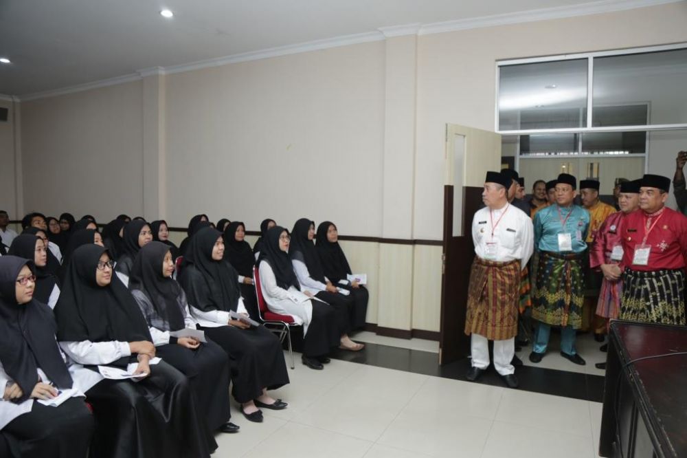 Gubri Meninjau Pelaksanaan Ujian CPNS di UPT Balai Diklat BKD Provinsi Riau
