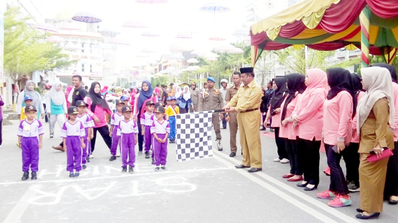 Wabup Rohil, Drs H Jamiludin Buka Lomba Gerak Jalan Antar TK  