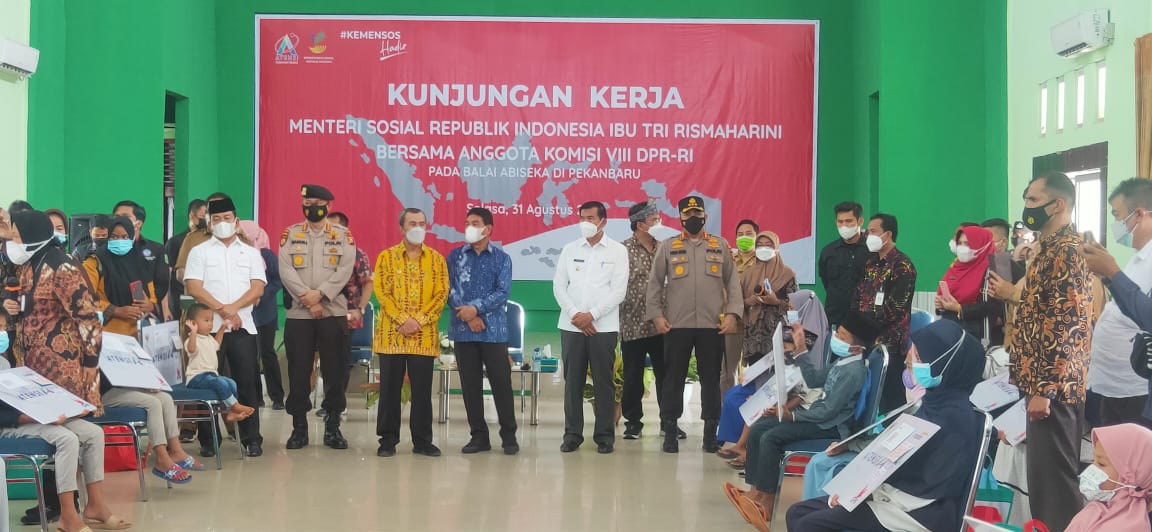 Kapolresta Pekanbaru Dampingi Mensos RI Dalam Kunker Ke Provinsi Riau