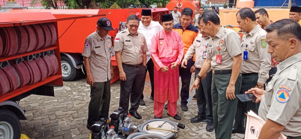 Gubri Terima Bantuan Peralatan Pemadam Karhutla dari BNPB