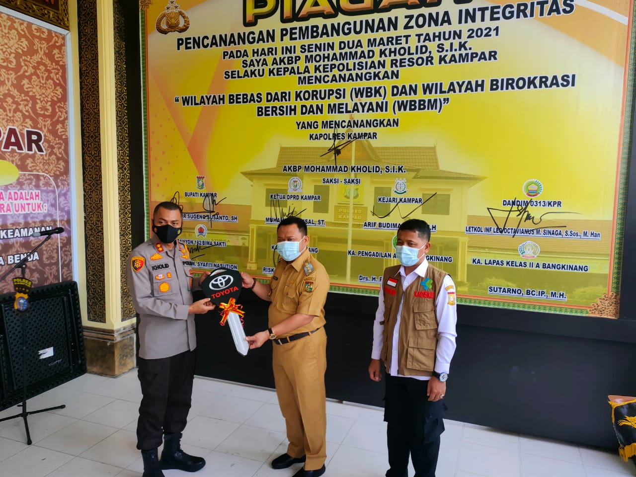 Polres Kampar Terima Bantuan Ambulan Dari Pemkab Kampar, Diserahkan Langsung Oleh Bupati