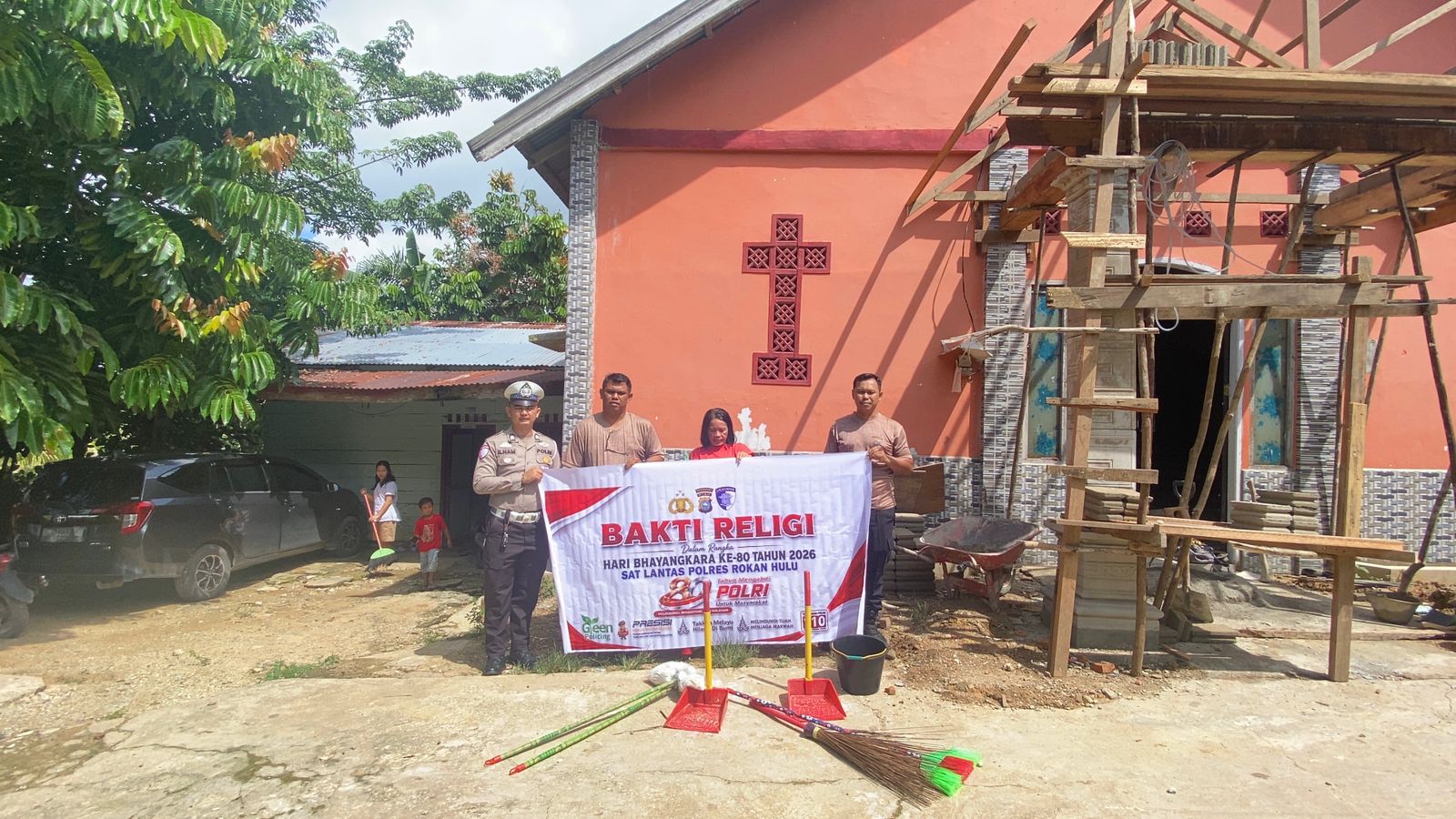 Menyentuh Hati Masyarakat, Polda Riau Terus Hadir Lewat Bansos, Air Bersih Dan Bedah Rumah Sambut Hari Bhayangkara Ke-80