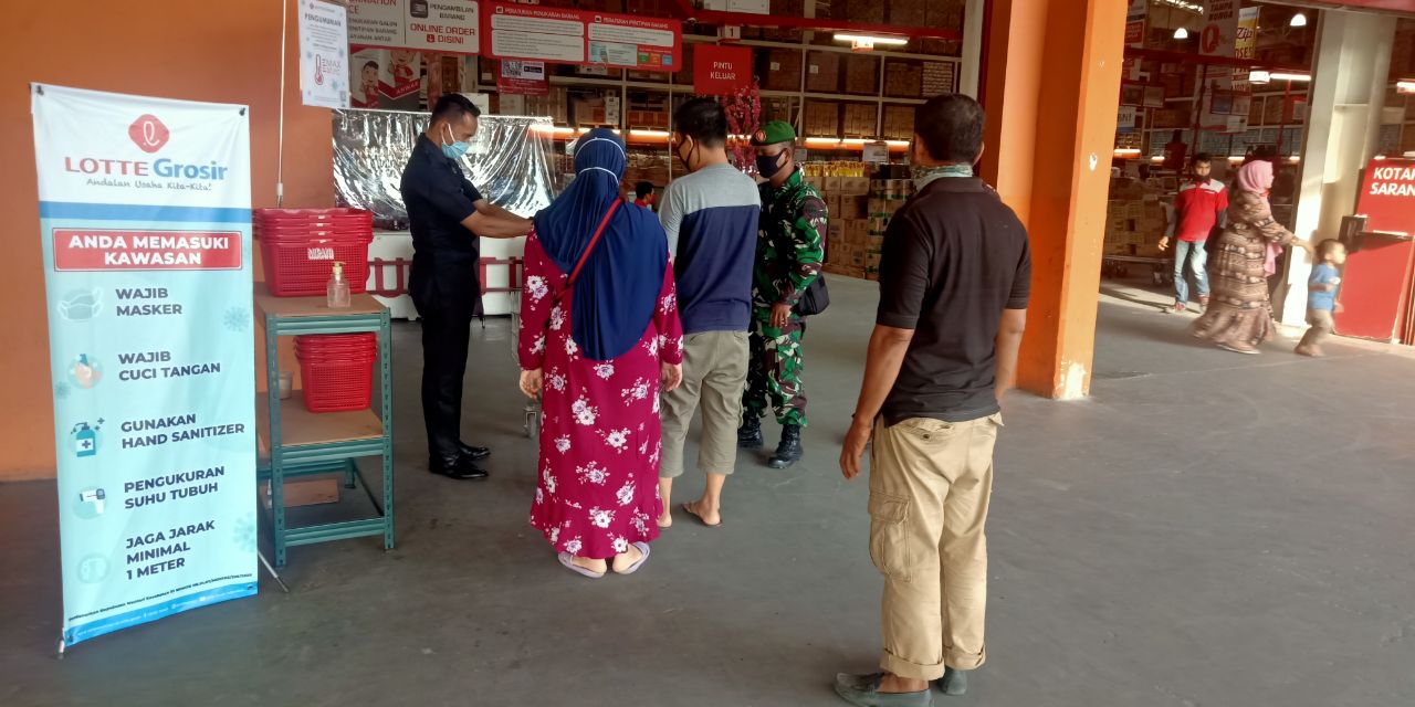 Personil Kodim 0301/PBR Bersinergi dengan Aparat Terkait, Melaksanakan Penertiban Warga Tidak Memakai Masker