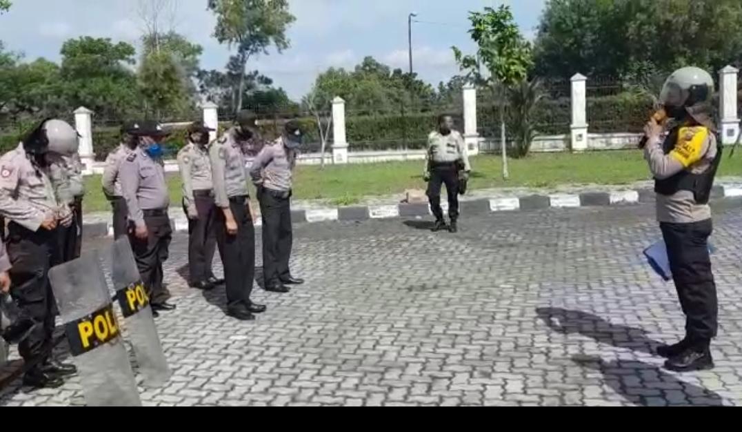 Sat Sabhara Polresta Pekanbaru Laksanakan Kegiatan Latihan Simulasi Pengamanan Unjuk Rasa, Dalam Rangka Menghadapi Pemilukada Serentak Tahun 2020