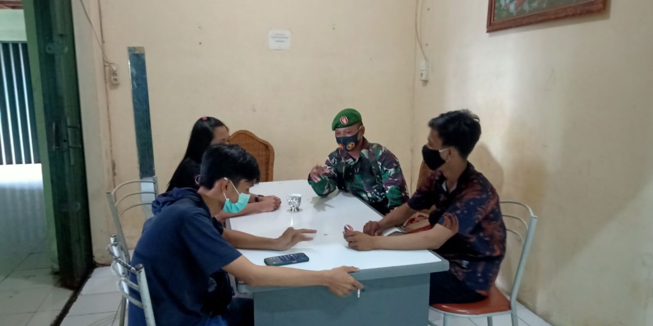 Melalui Komsos, Babinsa Kodim 0301/PBR Ajak Pengelola Pasar Bawah Perketat Protokol Kesehatan