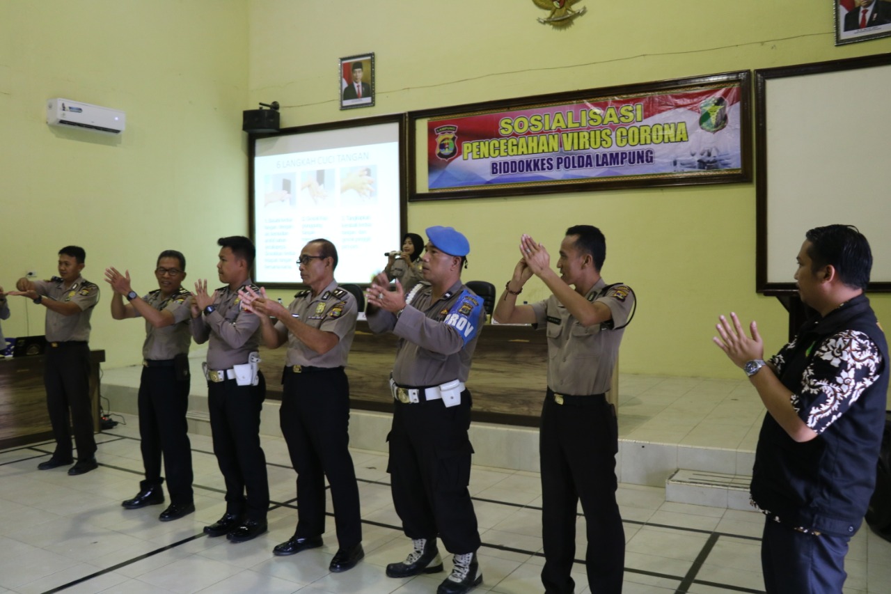 Biddokkes Polda Lampung Laksanakan Sosialisasi Covid-19 di Mapolres Tulang Bawang
